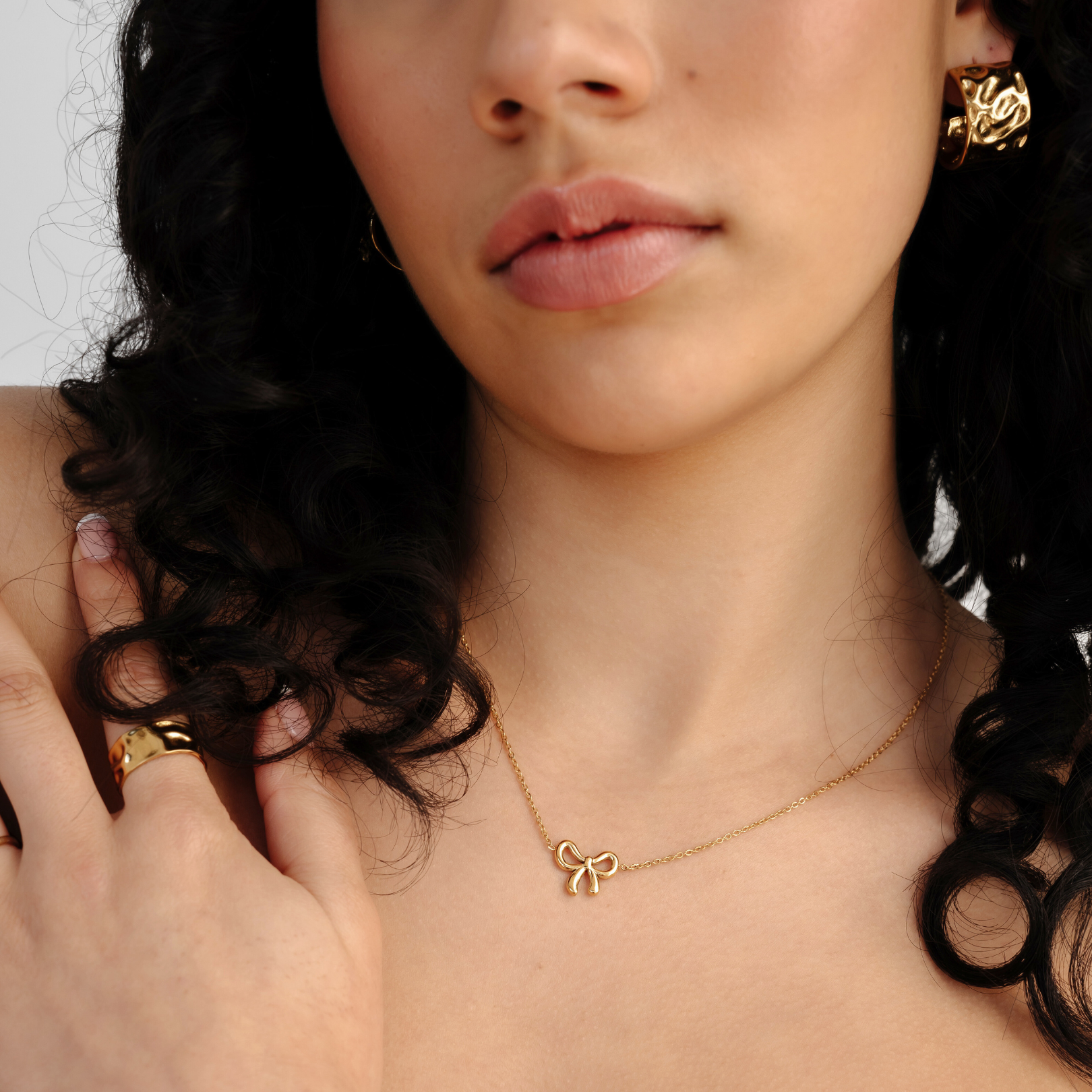Bella Bow Necklace