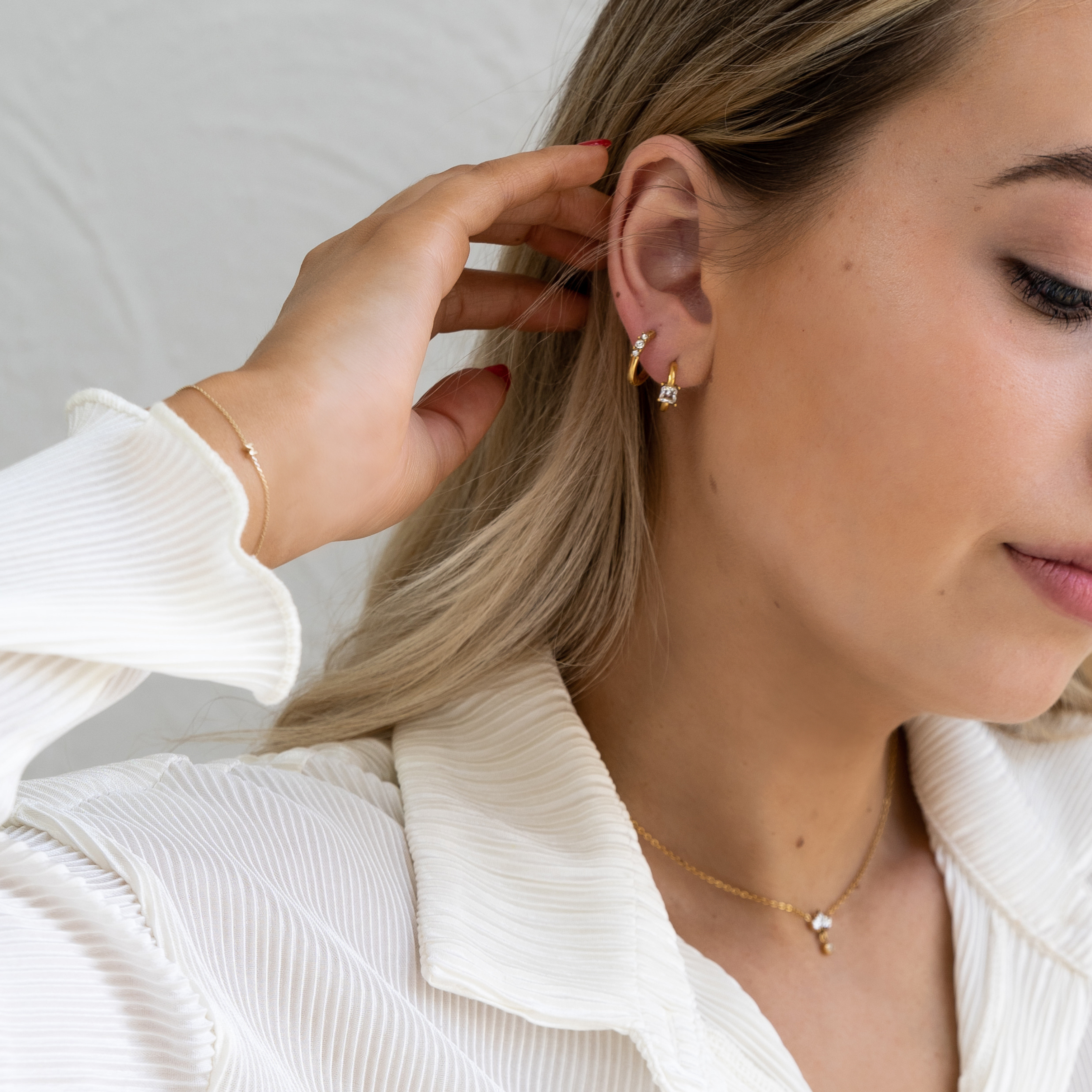Carrée Huggie Earrings - La Musa Jewellery