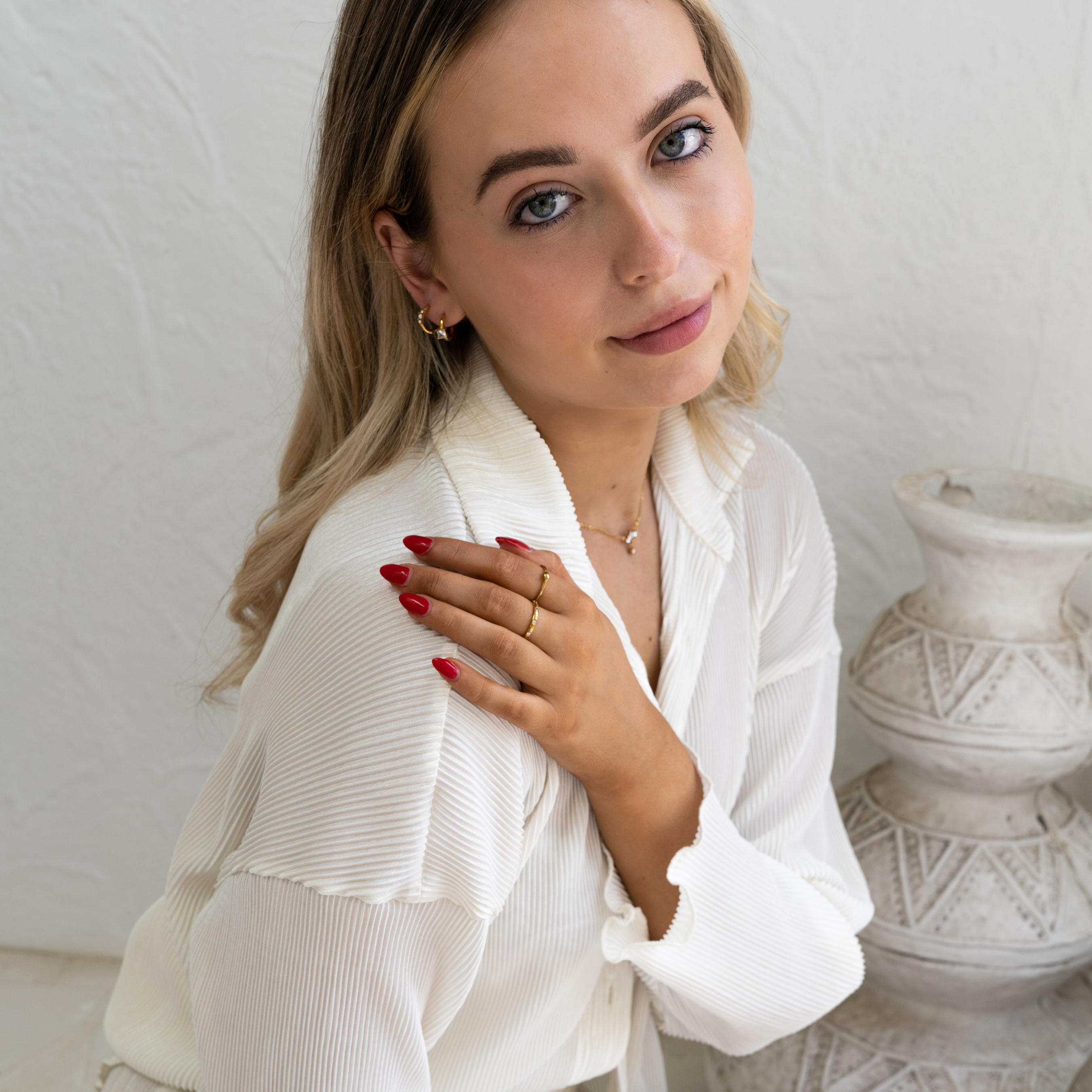 Carrée Huggie Earrings - La Musa Jewellery