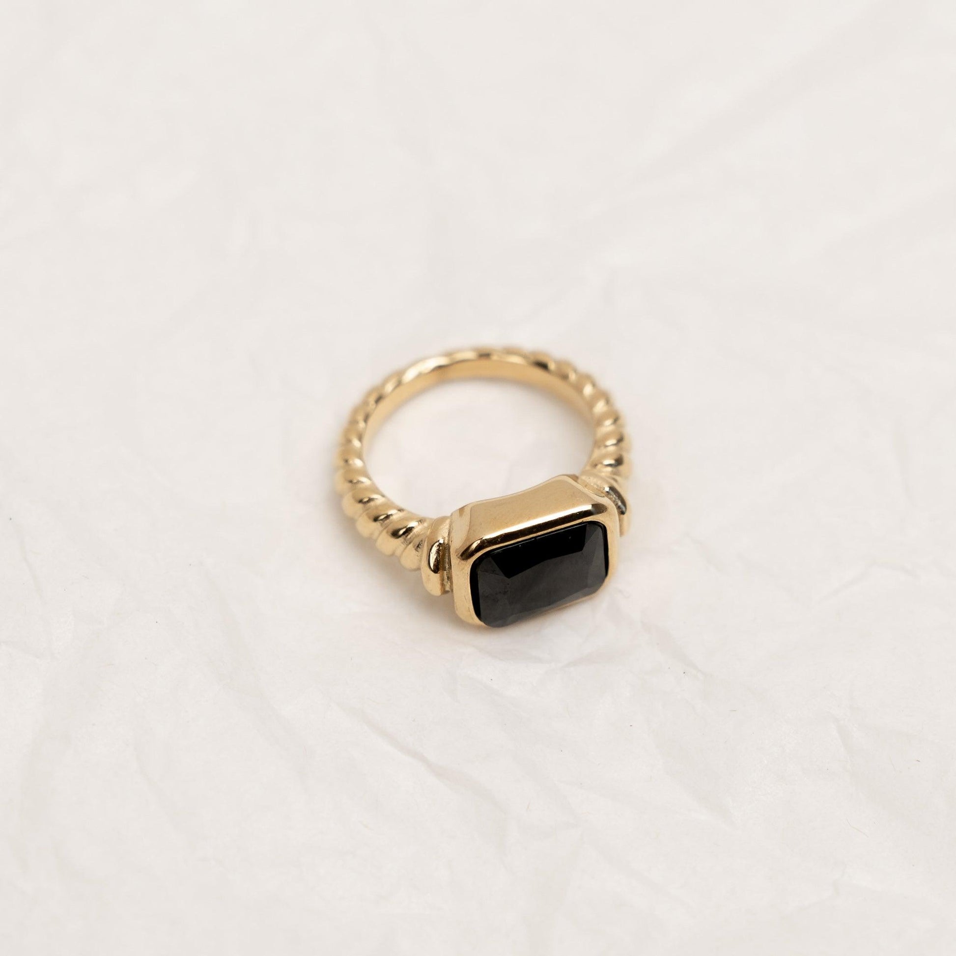 Gemstone Twist Ring Black | La Musa Jewellery